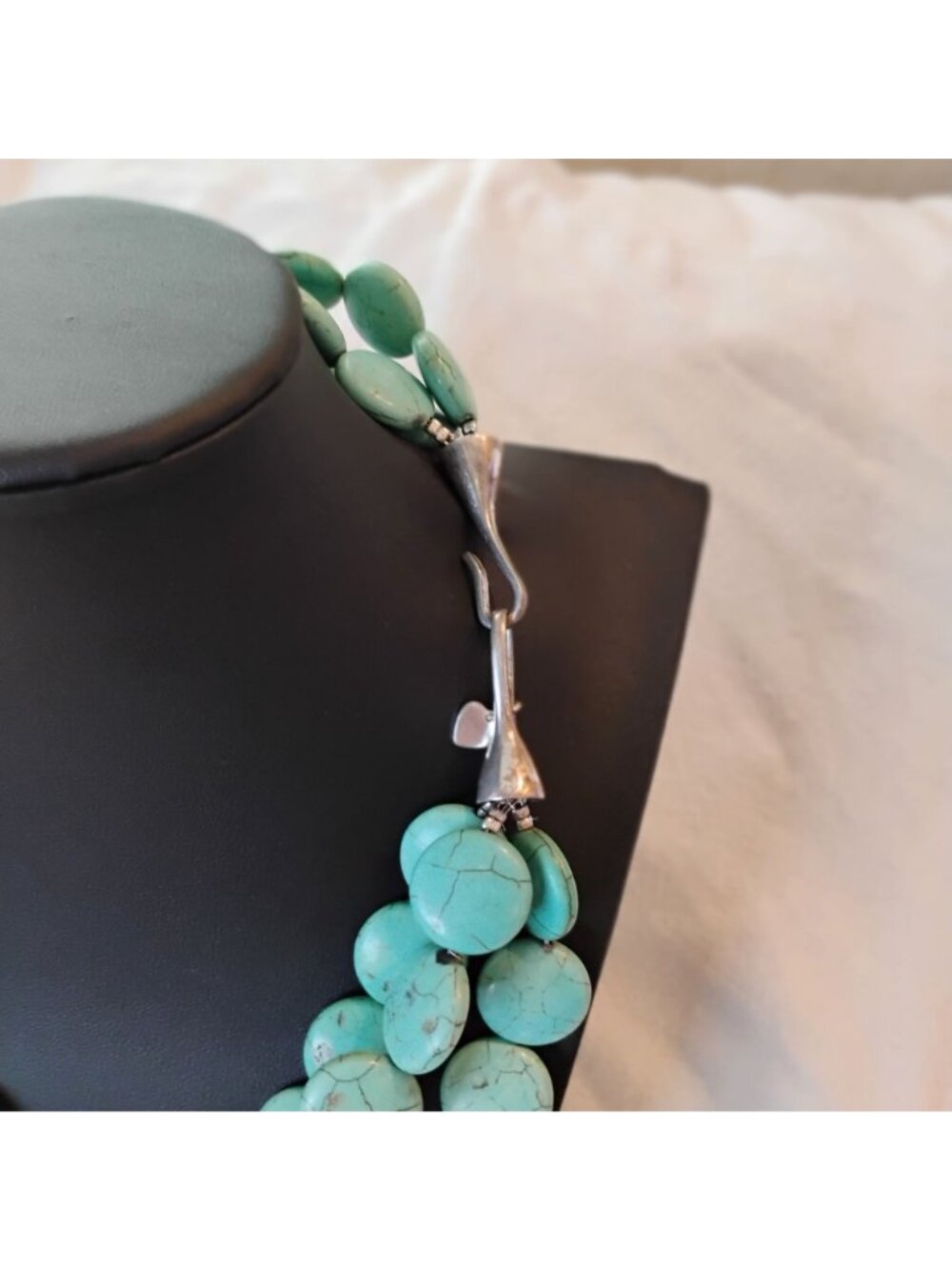 Southwest Style Triple Strand Faux Turquoise Disc Necklace Dyed Howlite 20" - Picture 6 of 12